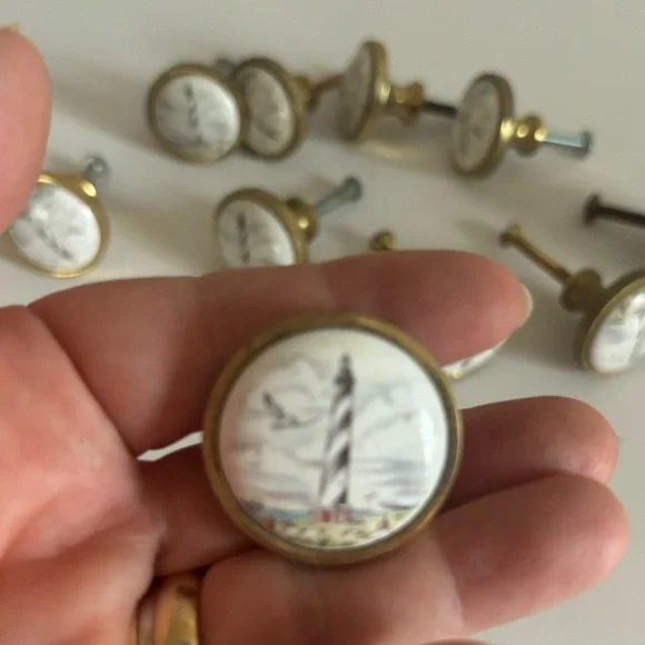 Lot of 10  Metal and ceramic drawer/cabinet pulls gold lighthouse - Picture 3 of 5